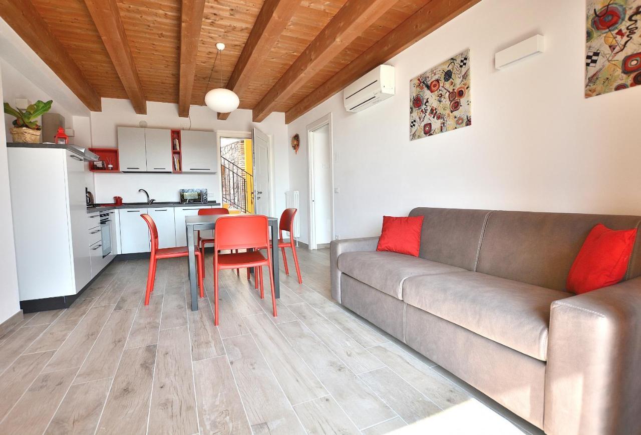 Red Apartment In Marciaga Di Costermano Zewnętrze zdjęcie