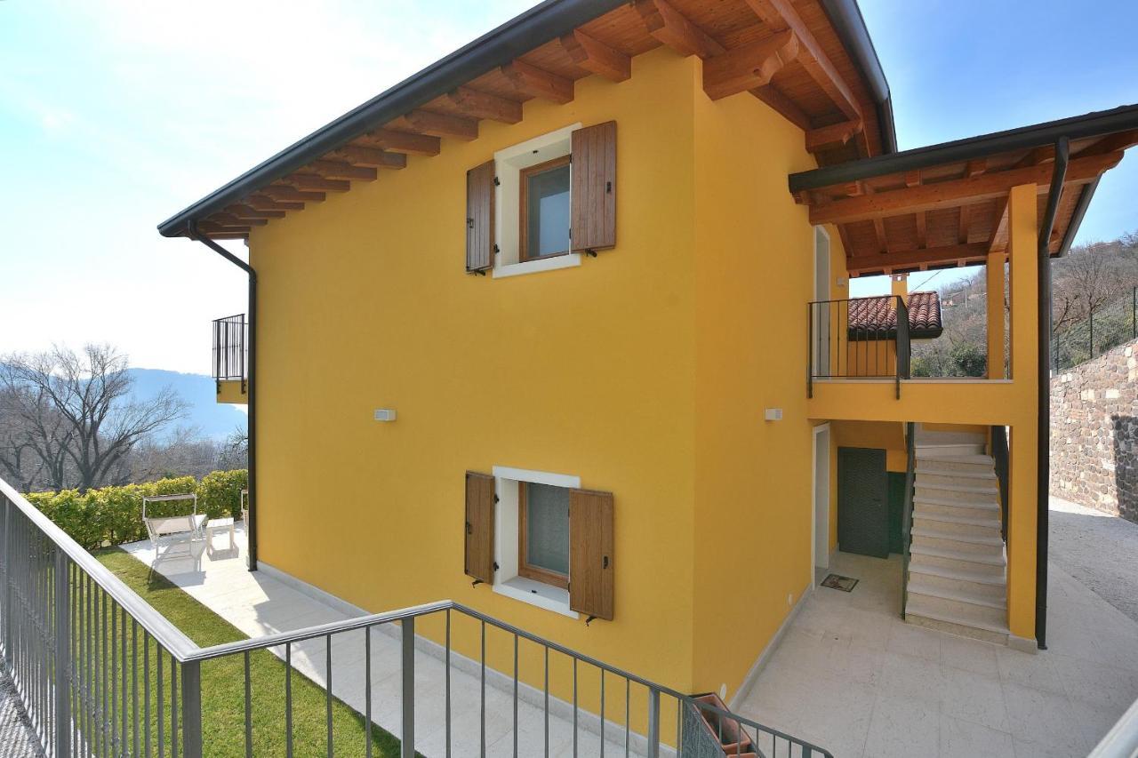 Red Apartment In Marciaga Di Costermano Zewnętrze zdjęcie