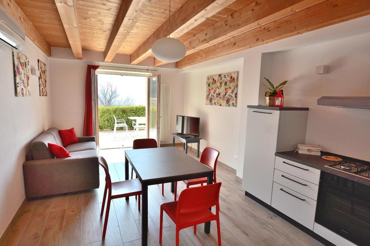 Red Apartment In Marciaga Di Costermano Zewnętrze zdjęcie
