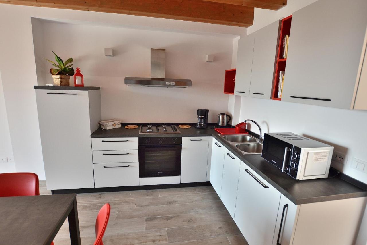 Red Apartment In Marciaga Di Costermano Zewnętrze zdjęcie