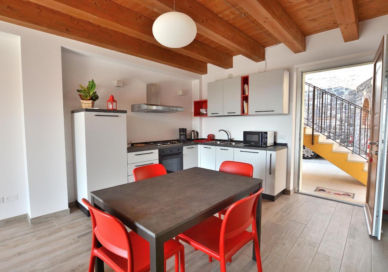 Red Apartment In Marciaga Di Costermano Zewnętrze zdjęcie