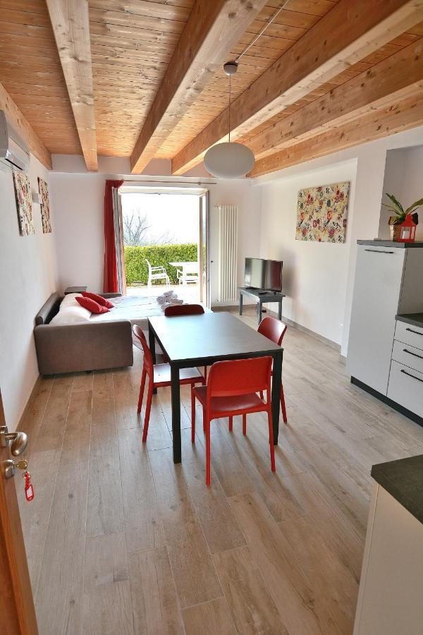 Red Apartment In Marciaga Di Costermano Zewnętrze zdjęcie