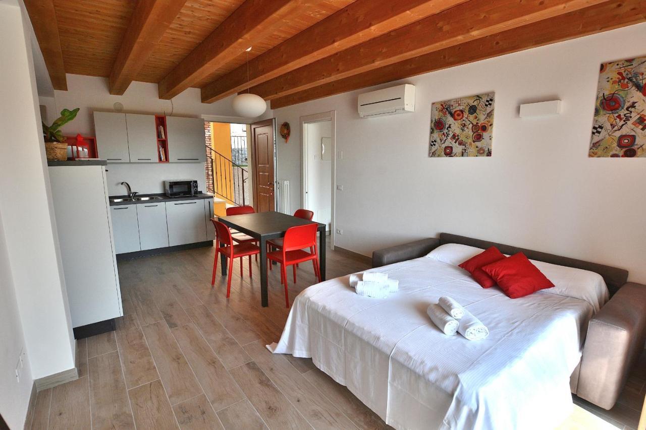 Red Apartment In Marciaga Di Costermano Zewnętrze zdjęcie